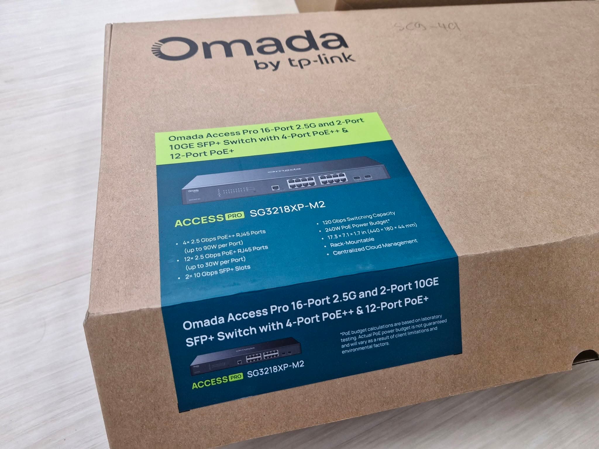 หน้าจอคอมพิวเตอร์แสดงระบบ Wi-Fi 7 และการจัดการเครือข่าย Omada ในโครงการปรับปรุงระบบเครือข่ายไร้สาย