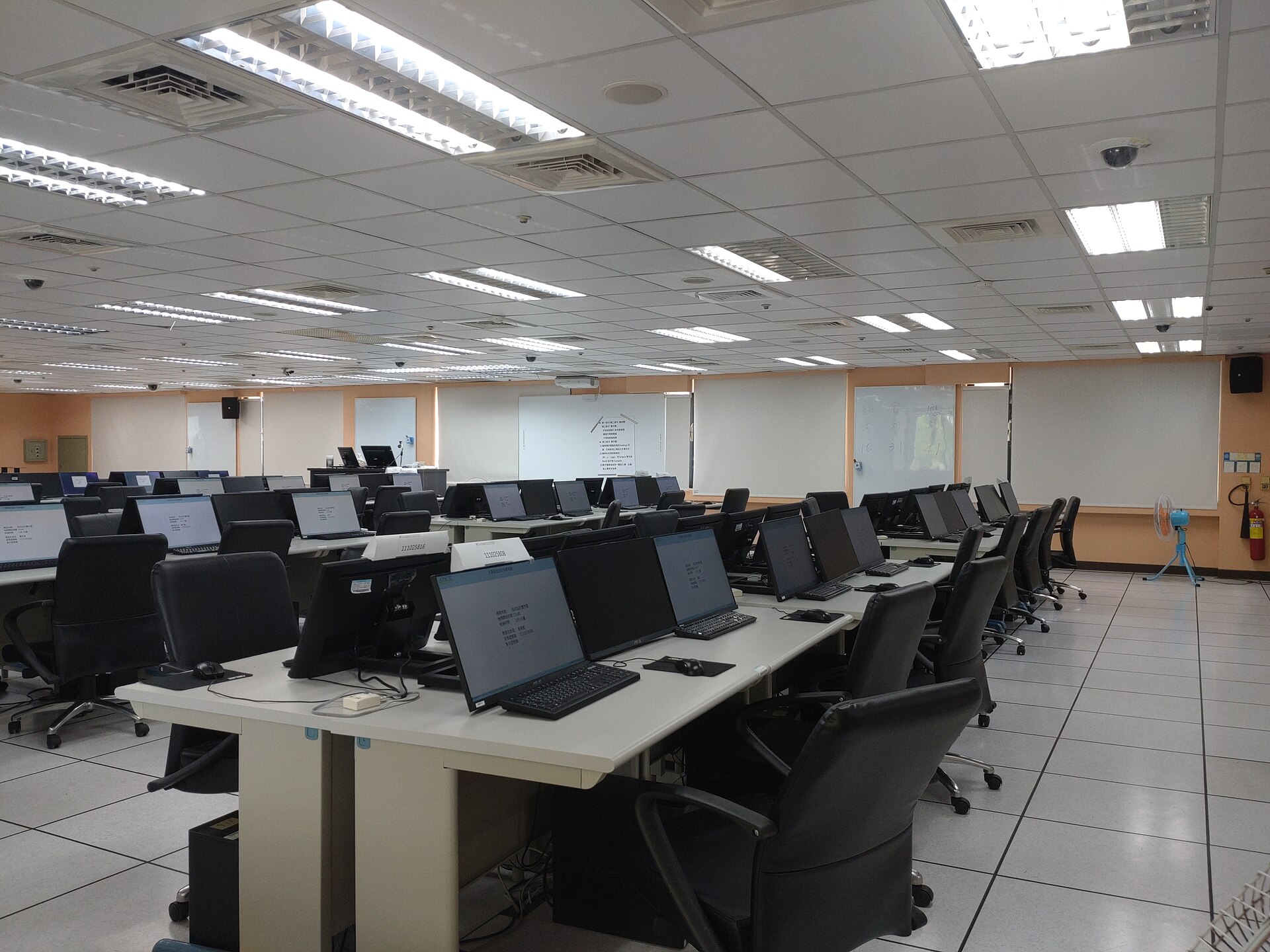 ห้องปฏิบัติการคอมพิวเตอร์ของสาขาวิชา