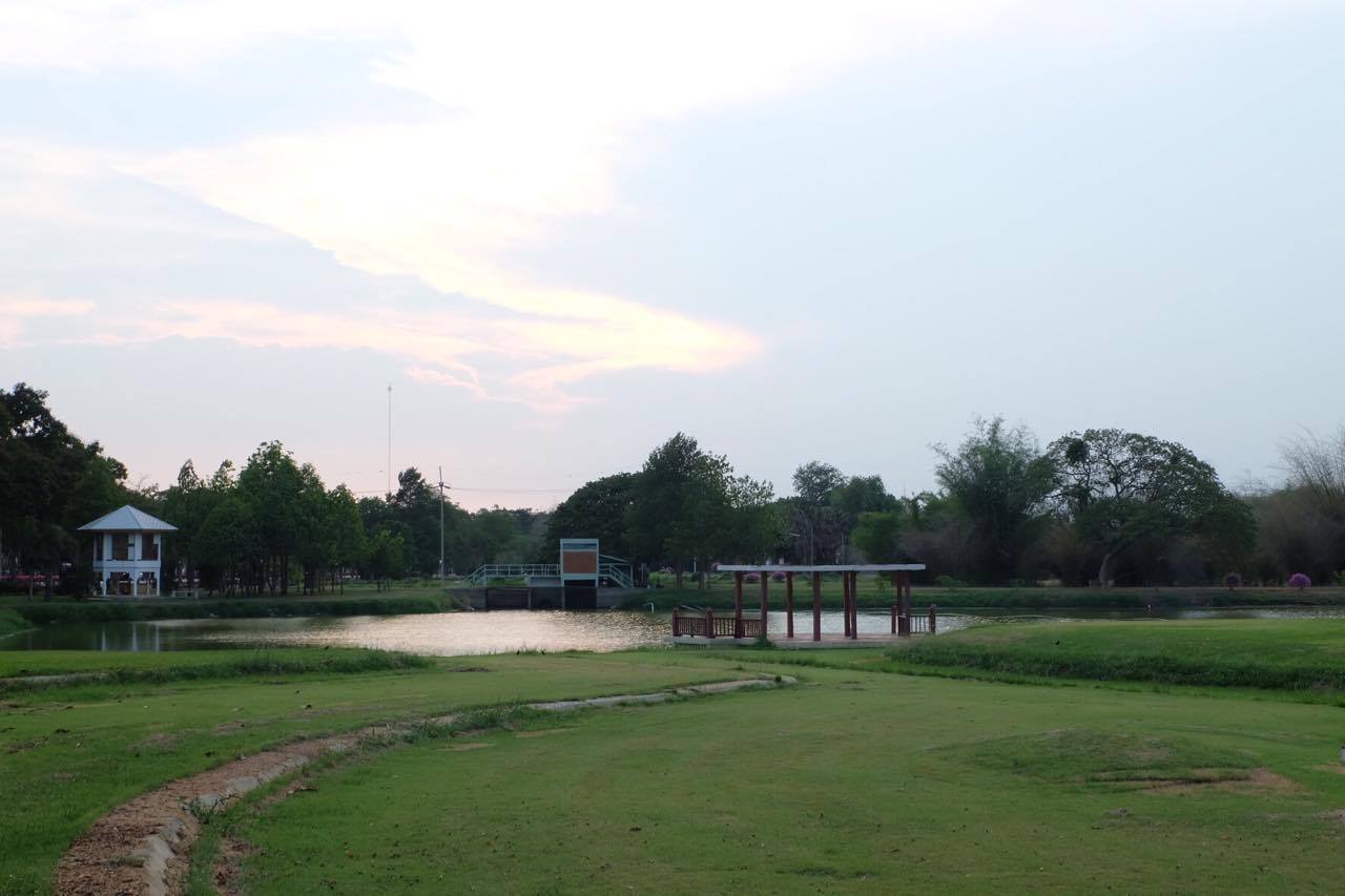 สระน้ำและศาลาพักผ่อนภายในมหาวิทยาลัยเกษตรศาสตร์ วิทยาเขตกำแพงแสน