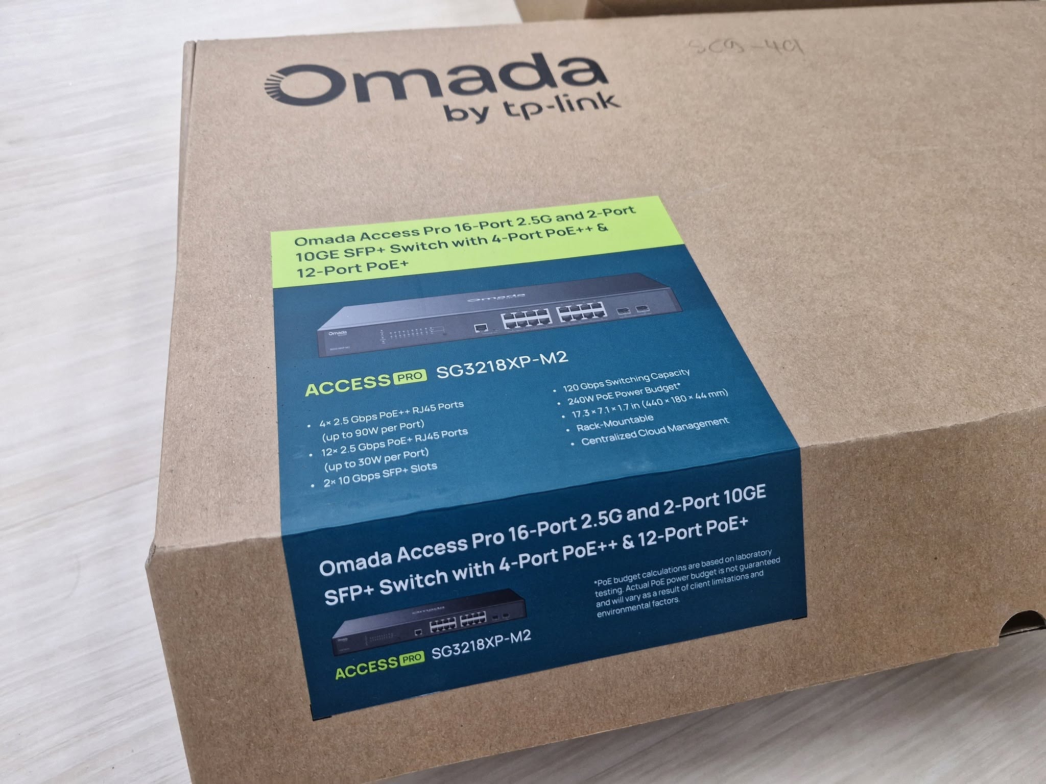 หน้าจอคอมพิวเตอร์แสดงระบบ Wi-Fi 7 และการจัดการเครือข่าย Omada ในโครงการปรับปรุงระบบเครือข่ายไร้สาย