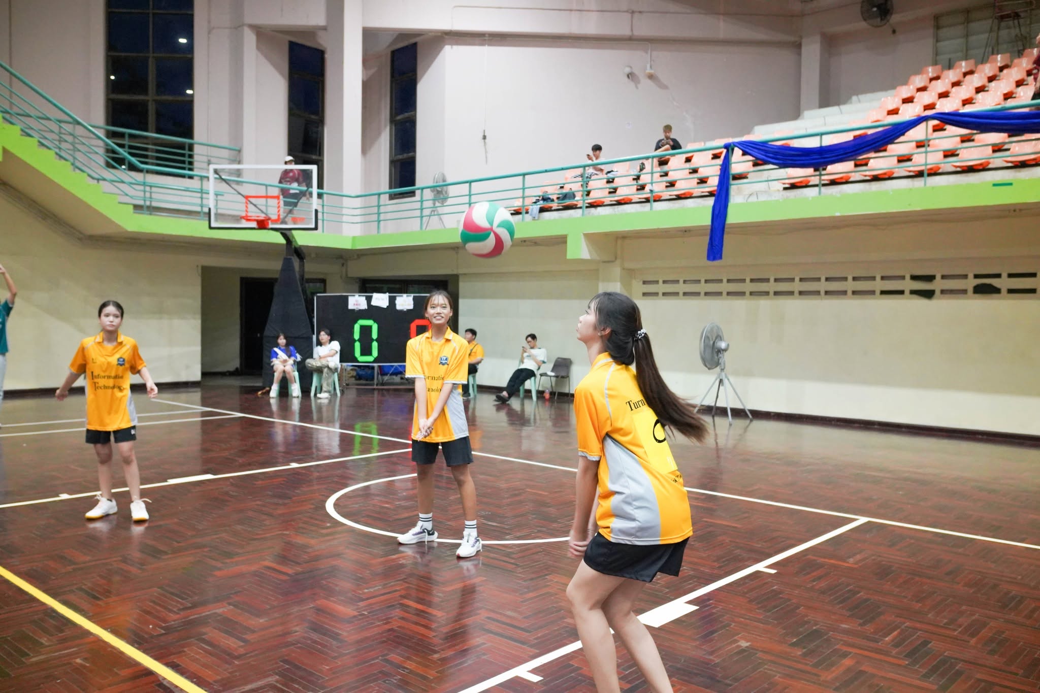 ภาพหมู่นิสิตสาขาวิชาเทคโนโลยีสารสนเทศและการสื่อสาร ในกิจกรรม IT Sport Day 2026