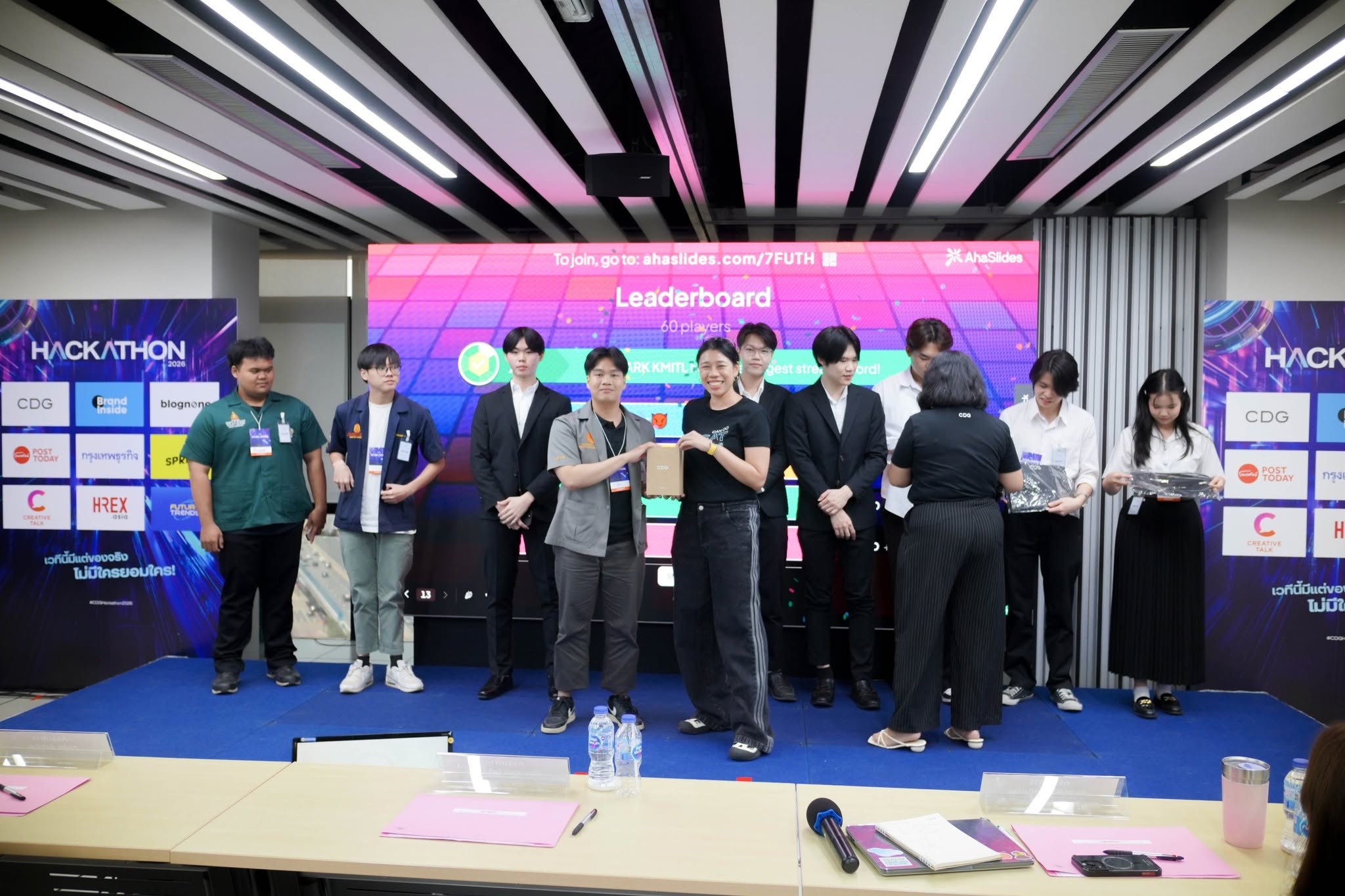 ภาพหมู่ผู้เข้าร่วมการแข่งขัน CDG HACKATHON 2026