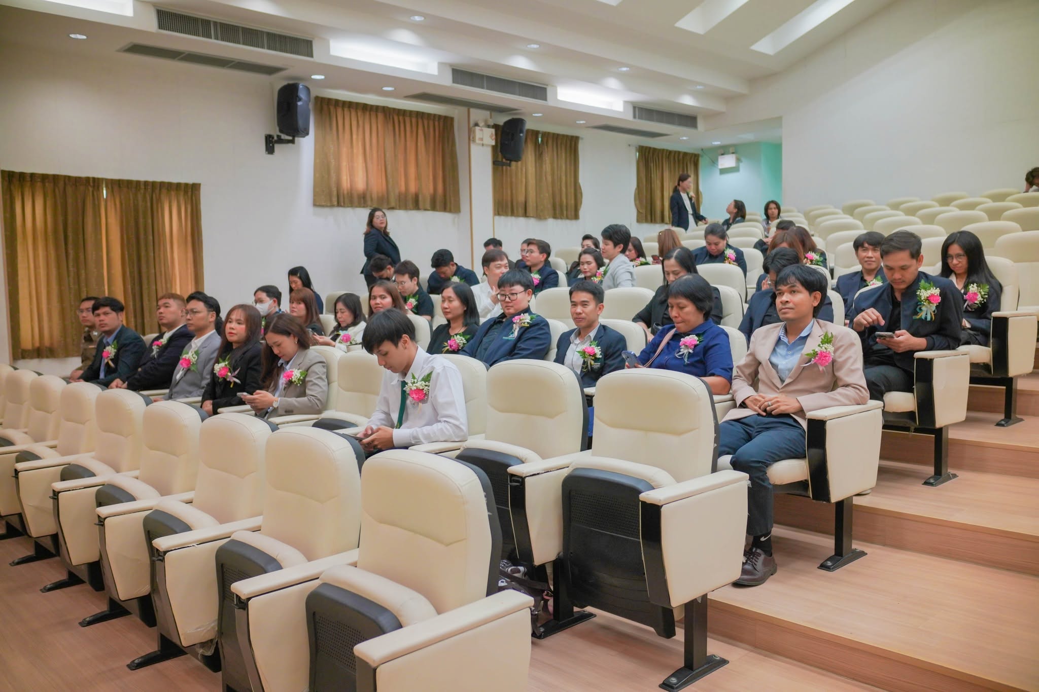 บรรยากาศพิธีมอบรางวัลบุคลากรดีเด่น นิสิตดีเด่น และศิษย์เก่าดีเด่น เนื่องในวันคล้ายวันสถาปนาคณะศิลปศาสตร์และวิทยาศาสตร์ ครบรอบ 33 ปี